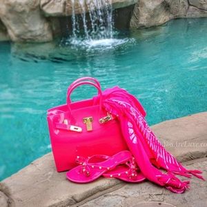 New BeachKin waterproof handbag! Easy to sanit…
